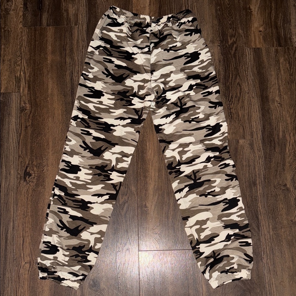 SHEIN Kids Camouflage Pants - Black, Brown, Cream - Picture 4 of 4